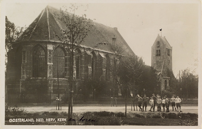 6499 Oosterland, Ned. Herv. Kerk. De Nederlandse Hervormde kerk in Oosterland, met tussen koor en toren het ...