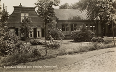 6507 Openbare School met woning, Oosterland. De openbare lagere school aan de Groene Poort in Oosterland