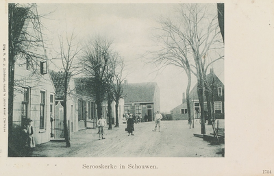 6738 Serooskerke in Schouwen. Gezicht op een straat in Serooskerke (Schouwen)