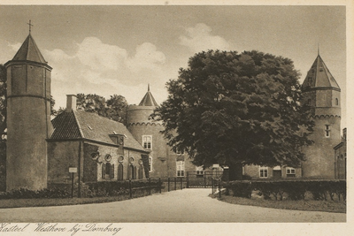 676 Kasteel Westhove bij Domburg. De voorzijde van kasteel Westhove bij Oostkapelle