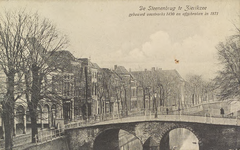 7101 De Steenenbrug te Zierikzee gebouwd omstreeks 1430 en afgebroken in 1871. Gezicht op de Steene of Breede Brug en ...
