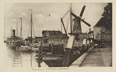 7162 Bolwerk, Zierikzee. Gezicht op het Blauwe Bolwerk met molen Den Haas te Zierikzee, vanaf de Nieuwe Haven