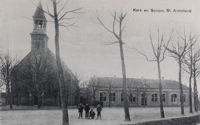 7216 Kerk en School, St. Annaland. De Nederlandse Hervormde kerk en lagere school in Sint Annaland