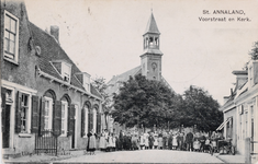 7238 St. Annaland, Voorstraat en Kerk. Gezicht op de Voorstraat en de Nederlandse Hervormde kerk in Sint Annaland
