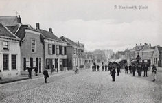7253 St Maartensdijk, Markt. Gezicht op de Markt in Sint Maartensdijk met de diligence Tholen - Sint Maartensdijk en ...