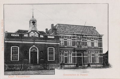 7321 Oud-Vossemeer Gemeentehuis en Pastorie. Gezicht op het gemeentehuis en de pastorie van de Nederlandse Hervormde ...