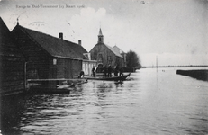 7329 Ramp te Oud-Vossemeer (13 Maart 1906). Gezicht op de tijdens de overstroming van 13 maart 1906 ondergelopen ...