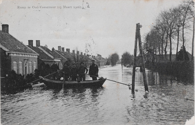 7330 Ramp te Oud-Vossemeer (13 Maart 1906). Gezicht op een straat in Oud-Vossemeer tijdens de overstroming van 13 maart ...