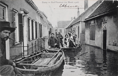 7331 Ramp te Oud-Vosmeer (13 Maart 1906). Een straat in Oud-Vossemeer tijdens de overstroming van maart 1906