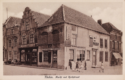 7402 Tholen. Markt met Kerkstraat. Gezicht op Kerkstraat in Tholen, met het hoekpand (waarvan de voorgevel is gelegen ...