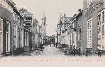 7427 Hoogstraat met Stadhuis, Post- en Telegraafkantoor, Tholen. Gezicht op de Hoogstraat in Tholen met het post- en ...