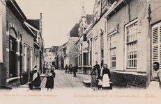 7428 Dalemschestraat met de Gemeenteschool. Tholen. Gezicht op de Dalemsestraat in Tholen, met als derde pand van ...