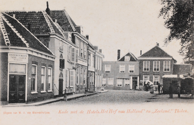 7429 Kade met de Hotels Het Hof van Holland en Zeeland. Tholen. Gezicht op de Kade in Tholen met rechts ...