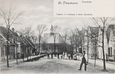 7496 St. Filipsland. Voorstraat. Gezicht op de Voorstraat in Sint Philipsland in de richting van de Nederlandse ...
