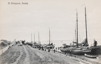 7503 St Philipsland, Zeedijk. Gezicht op de zeedijk en links daarvan de Zuiddijk in Sint Philipsland, met vissers- en ...