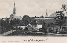 7593 Gezicht op Hulst met de St. Willibrorduskerk en de stadhuistoren