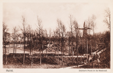 7653 Hulst. Dubbele Poort in de Stadswal. Gezicht op de Dubbele poort in de wallen van Hulst en de molen