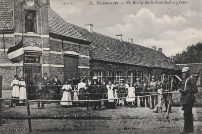 7721 Koewacht - Zicht op de hollandsche grens. Een groep mensen tijdens de Eerste Wereldoorlog bij de grens met België ...