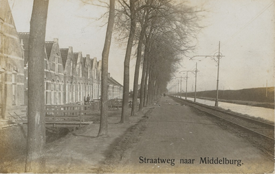 776 Straatweg naar Middelburg. Gezicht op de Nieuwe Vlissingse weg te Koudekerke, met rechts de trambaan