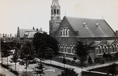 7986 N.H. Kerk en Gemeentehuis, Zaamslag. De Nederlandse Hervormde kerk en het gemeentehuis te Zaamslag
