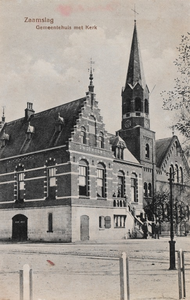 7988 Zaamslag Gemeentehuis met Kerk. Het gemeentehuis en de Nederlandse Hervormde kerk te Zaamslag
