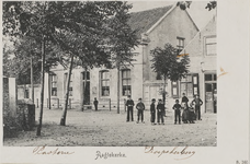 8 Aagtekerke. De pastorie en de herberg te Aagtekerke