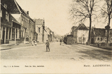 8014 Markt. Aardenburg. Gezicht op de Markt en Marktstraat, met de tram, te Aardenburg