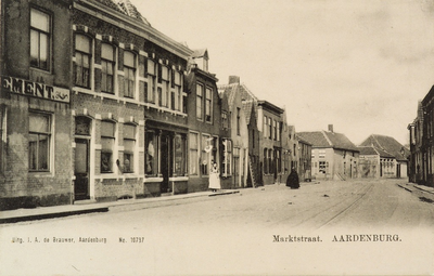 8025 Marktstraat. Aardenburg. Gezicht op de Marktstraat te Aardenburg met links een logement