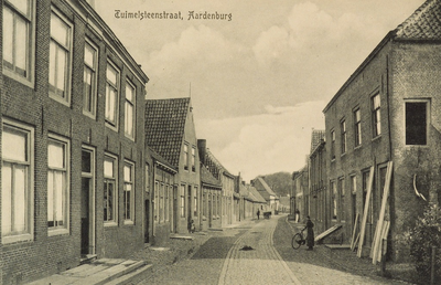 8031 Tuimelsteenstraat, Aardenburg. Gezicht op de Tuimelsteenstraat te Aardenburg met links een winkel