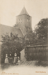 805 Kerk Oost-Souburg. Drie vrouwen en een kind in dracht voor de Ned. Herv. Kerk te Oost-Souburg