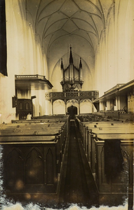 8065 Interieur Herv Kerk Aardenburg. Het interieur van de Nederlandse Hervormde St. Baafskerk te Aardenburg