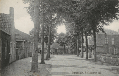841 Dorpsplein, Serooskerke (W.). Gezicht op het Dorpsplein te Serooskerke (Walcheren) met rechts het hotel-café De Lindeboom