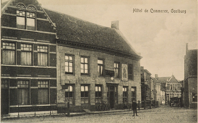 8437 Hôtel de Commerce, Oostburg. De Markt te Oostburg met hotel De Commerce