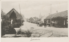 856 Serooskerke. Een melkhandelaar in een straat te Serooskerke (Walcheren)