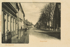 8690 Zuidzande Dorpstraat. Gezicht op de Dorpsstraat te Zuidzande met rechts de Ned. Herv. kerk