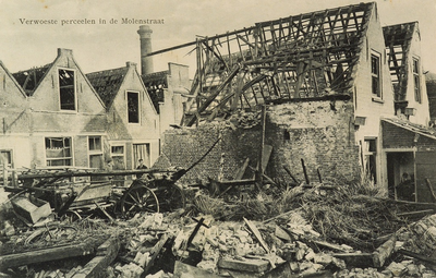 8712 Verwoeste percelen in de Molenstraat. Ramp te Zierikzee in de nacht van 29 op 30 april 1917. Uit een vliegmachine ...