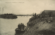 8910 Watersnood te Hontenisse (13 Maart 1906). Gezicht op de herstelwerkzaamheden aan een dijk bij Hontenisse