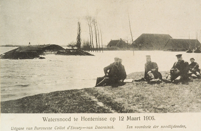 8931 Watersnood te Hontenisse op 12 Maart 1906. Gezicht op een ondergelopen polder met boerderij bij Hontenisse met op ...