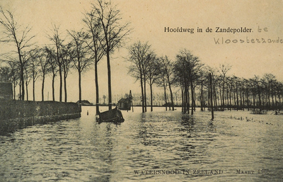 8949 Hoofdweg in de Zandepolder. Watersnood in Zeeland - Maart 1906. De overstroomde hoofdweg in de Zandepolder bij ...