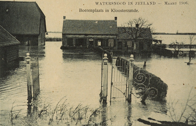 8957 Boerenplaats in Kloosterzande. Watersnood in Zeeland - Maart 1906. Gezicht op een overstroomde boerderij bij ...