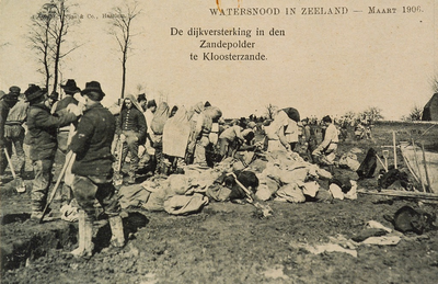 8970 De dijkversterking in den Zandepolder te Kloosterzande. Watersnood in Zeeland - Maart 1906. Gezicht op de ...