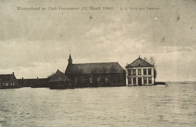 8997 Watervloed te Oud-Vossemeer (12 Maart 1906) R. C. Kerk met Pastorie. Gezicht op de overstromingen te Oud-Vossemeer ...