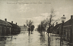 9000a Watervloed te Oud-Vossemeer (12 Maart 1906) Molenstraat. Gezicht op de overstromingen in Oud-Vossemeer