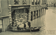9065 De Watervloed te Vlissingen (13 Maart 1906). Gezicht op de overstroomde Walstraat te Vlissingen