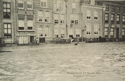 9067 Watervloed 12 Maart 1906 Smallekade, Vlissingen. Gezicht op de overstroomde Smallekade te Vlissingen