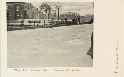 9070 Watervloed 12 Maart 1906 Droogdok W.Z., Vlissingen. Gezicht op de W.Z. zijde van het overstroomde Droogdok te Vlissingen
