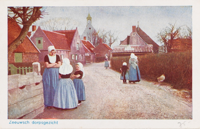9213 Zeeuwsch dorpsgezicht. Een paar meisjes en een vrouw in Walcherse dracht. Op de achtergrond de Ned. Herv. kerk van ...