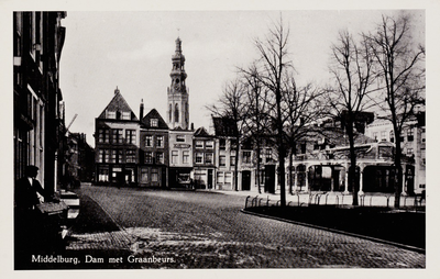 9601 Middelburg, Dam met Graanbeurs. Gezicht op de Dam te Middelburg, met de ingang van Korte Delft en de graanbeurs, ...