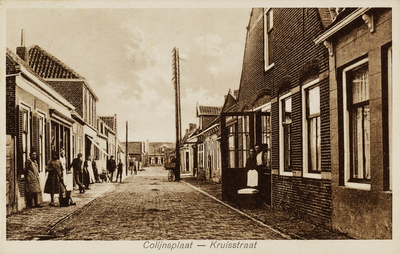 9759 Colijnsplaat - Kruisstraat. Poserende mensen in de Kruisstraat te Colijnsplaat