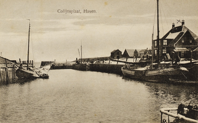 9784 Colijnsplaat, Haven. Gezicht in de haven van Colijnsplaat met boten aan de kade en rechts het schippershuis